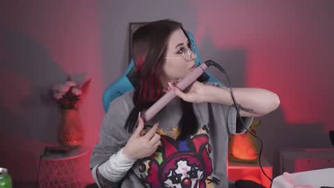 little girl who is always rightLisa online show from 12-27-24, 02:36