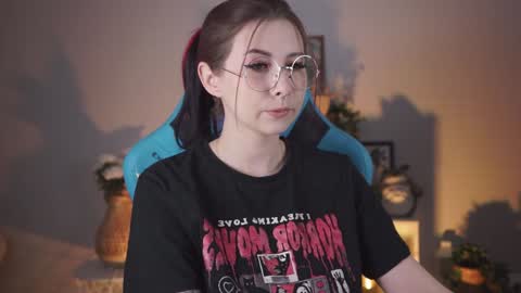 little girl who is always rightLisa online show from 01-12-25, 02:03