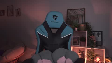 little girl who is always rightLisa online show from 02-21-25, 01:44