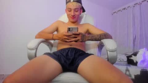 Snapshot of wesley_boy chatting on 09-09-25, 11:37 Wesley Boy online show from 09-09-25, 11:37