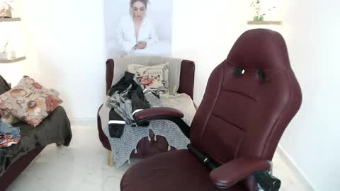 Snapshot of wet_liss chatting on 04-30-26, 08:57 Diva online show from 04-30-26, 08:57
