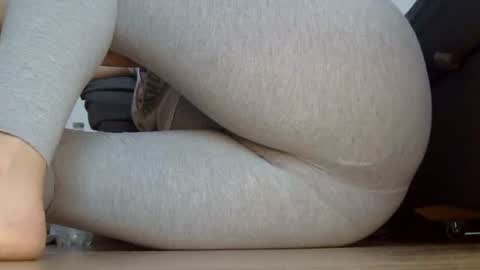 Snapshot of wet_pants2022 chatting on 10-24-25, 01:29 wet_pants2022 online show from 10-24-25, 01:29