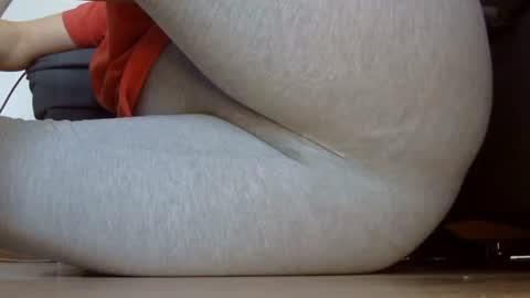 Snapshot of wet_pants2022 chatting on 11-19-25, 01:44 wet_pants2022 online show from 11-19-25, 01:44