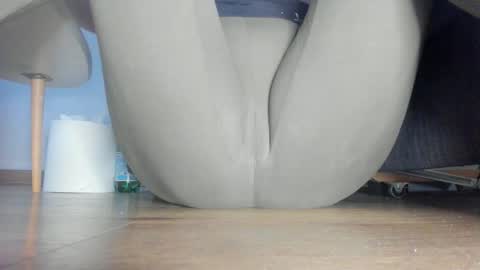 wet_pants2022 online show from 04-25-26, 12:35