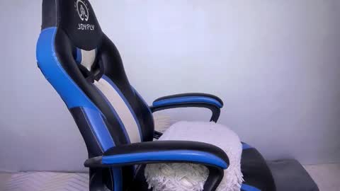 Beatrice Moan from LovenseWet from Tip MenuOpen for Private online show from 10-31-25, 11:06