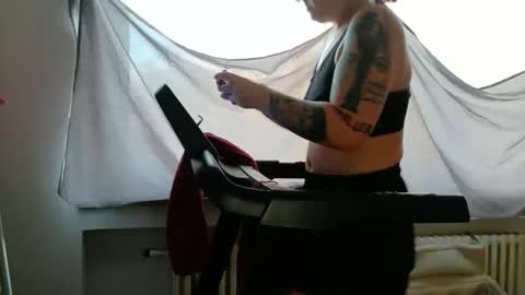 Snapshot of wetgerman2 chatting on 12-18-25, 11:49 Wetgerman online show from 12-18-25, 11:49