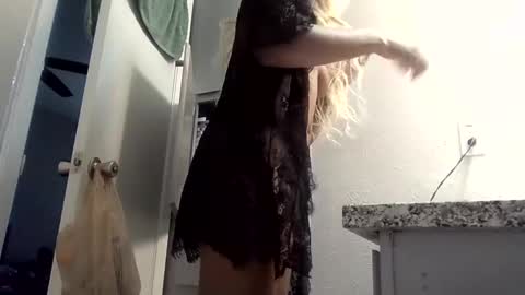 Kylie online show from 09-09-25, 04:17