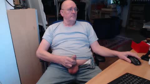 WeTwo online show from 01-28-25, 03:57