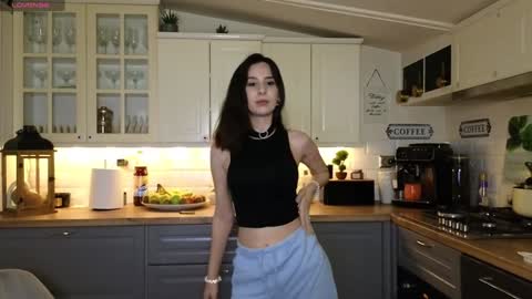 Victoria Maria online show from 01-14-25, 04:40