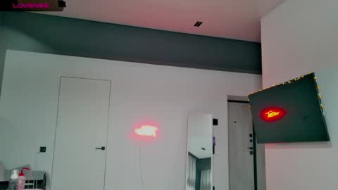 Max online show from 12-22-25, 03:25