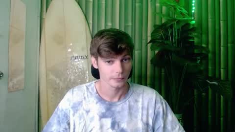 Snapshot of whiteboyinasia chatting on 09-29-25, 12:10 Christian online show from 09-29-25, 12:10