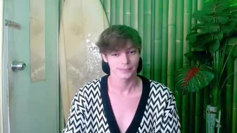 Snapshot of whiteboyinasia chatting on 10-19-25, 11:00 Christian online show from 10-19-25, 11:00