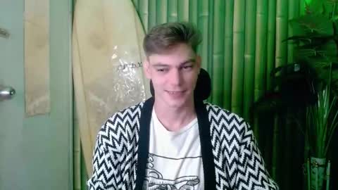 Snapshot of whiteboyinasia chatting on 11-11-25, 11:43 Christian online show from 11-11-25, 11:43