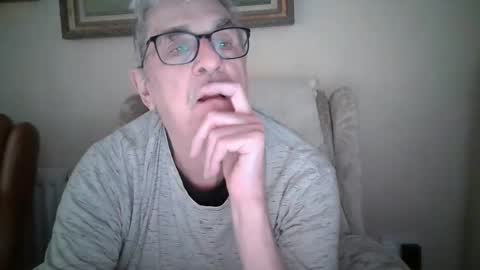 whitebriefs009 online show from 01-11-26, 10:42