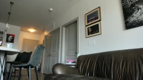 just  str8 stud nut  1000 online show from 10-08-25, 06:49