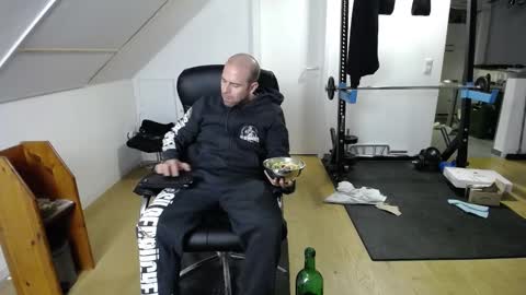 whiterabbit_86 online show from 12-14-24, 06:09