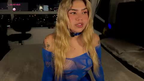 Snapshot of whites_emma chatting on 06-12-26, 01:59 EMMA online show from 06-12-26, 01:59