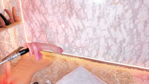 Snapshot of whitneyyfox chatting on 01-20-25, 11:21 whitneyyfox online show from 01-20-25, 11:21