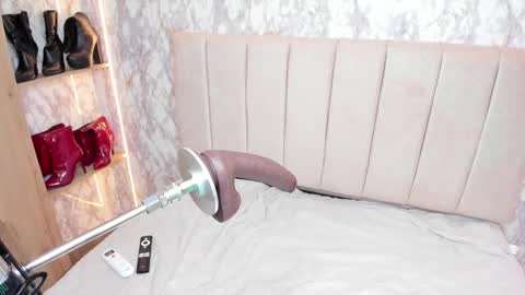 Snapshot of whitneyyfox chatting on 09-14-25, 10:53 whitneyyfox online show from 09-14-25, 10:53