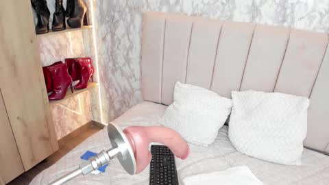 Snapshot of whitneyyfox chatting on 09-22-25, 11:07 whitneyyfox online show from 09-22-25, 11:07