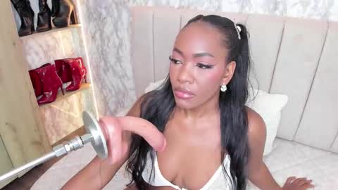 Snapshot of whitneyyfox chatting on 09-25-25, 12:25 whitneyyfox online show from 09-25-25, 12:25