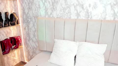 Snapshot of whitneyyfox chatting on 09-28-25, 12:27 whitneyyfox online show from 09-28-25, 12:27