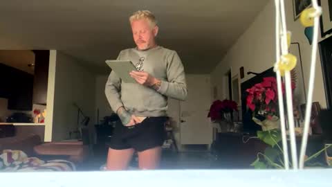 whoawerowhoa online show from 11-23-25, 03:23