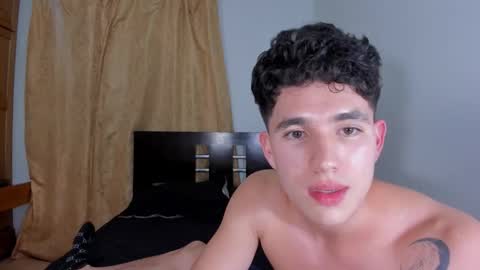 Snapshot of whos_he chatting on 11-30-25, 12:58 whos_he online show from 11-30-25, 12:58