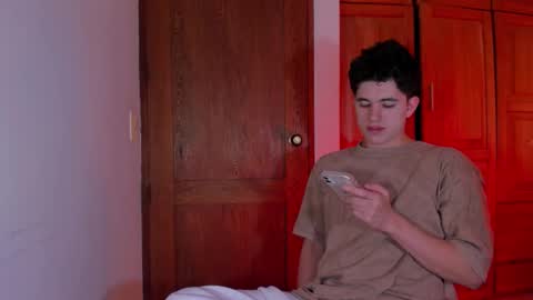 whos_he online show from 01-06-26, 07:39