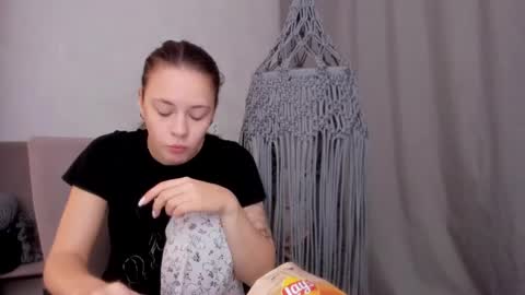 Veronica online show from 03-06-25, 04:17