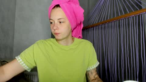 Veronica online show from 05-17-26, 06:48
