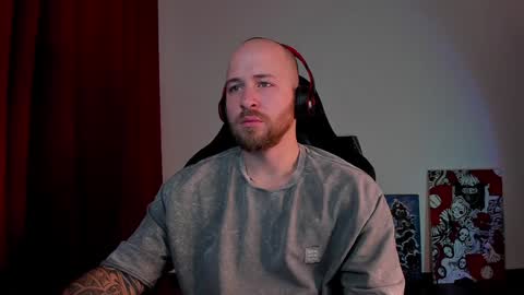 Snapshot of why_you_so_serious chatting on 12-05-24, 04:01 VI online show from 12-05-24, 04:01