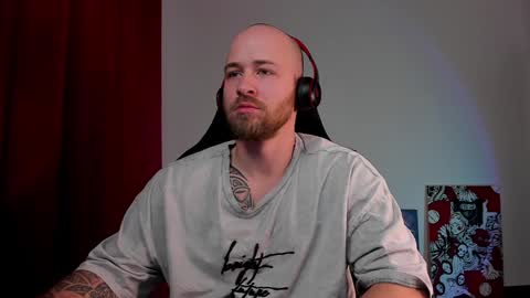 Snapshot of why_you_so_serious chatting on 12-09-24, 06:03 VI online show from 12-09-24, 06:03