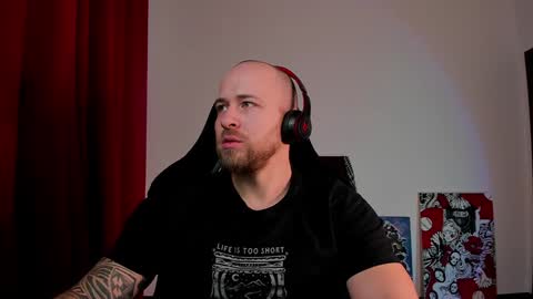 Snapshot of why_you_so_serious chatting on 12-15-24, 07:42 VI online show from 12-15-24, 07:42