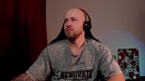 Snapshot of why_you_so_serious chatting on 12-23-24, 09:51 VI online show from 12-23-24, 09:51