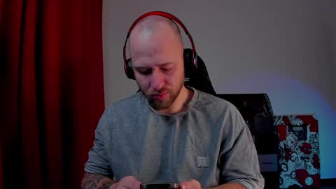 Snapshot of why_you_so_serious chatting on 12-25-24, 03:06 VI online show from 12-25-24, 03:06