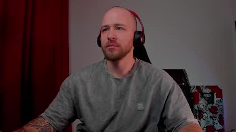 Snapshot of why_you_so_serious chatting on 01-16-25, 04:18 VI online show from 01-16-25, 04:18