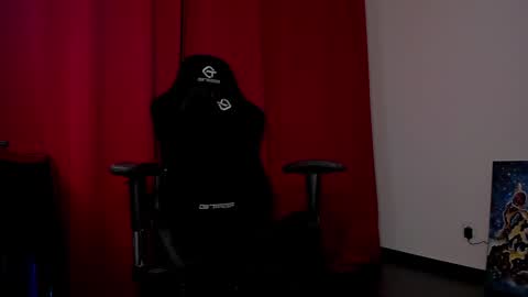 Snapshot of why_you_so_serious chatting on 02-04-25, 09:52 VI online show from 02-04-25, 09:52