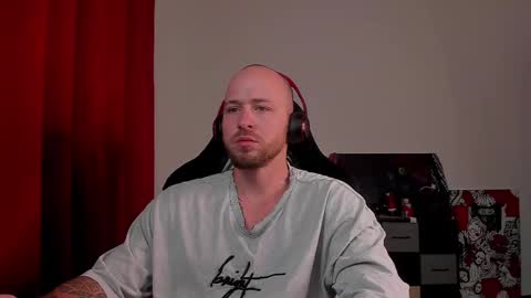 Snapshot of why_you_so_serious chatting on 03-04-25, 07:11 VI online show from 03-04-25, 07:11