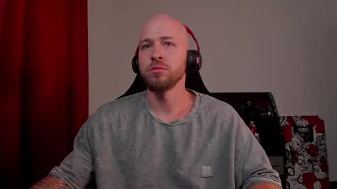 Snapshot of why_you_so_serious chatting on 03-08-25, 10:45 VI online show from 03-08-25, 10:45