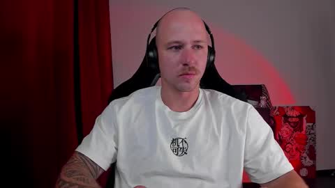 Snapshot of why_you_so_serious chatting on 09-22-25, 06:54 VI online show from 09-22-25, 06:54