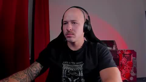 Snapshot of why_you_so_serious chatting on 09-26-25, 08:46 VI online show from 09-26-25, 08:46