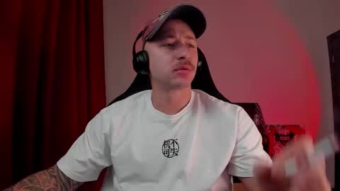 Snapshot of why_you_so_serious chatting on 10-13-25, 03:56 VI online show from 10-13-25, 03:56