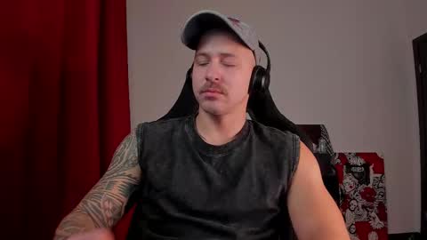 Snapshot of why_you_so_serious chatting on 10-14-25, 04:19 VI online show from 10-14-25, 04:19