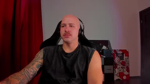 Snapshot of why_you_so_serious chatting on 10-30-25, 06:30 VI online show from 10-30-25, 06:30