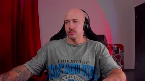 Snapshot of why_you_so_serious chatting on 10-31-25, 06:20 VI online show from 10-31-25, 06:20