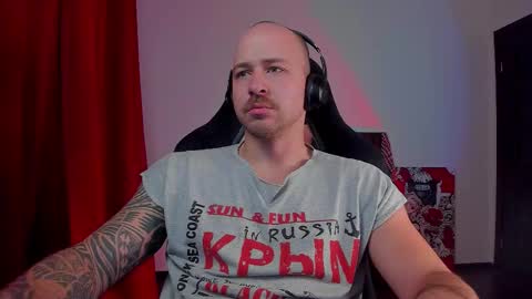 Snapshot of why_you_so_serious chatting on 11-14-25, 05:55 VI online show from 11-14-25, 05:55