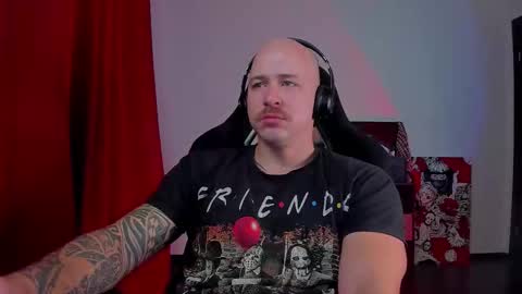 Snapshot of why_you_so_serious chatting on 11-19-25, 05:46 VI online show from 11-19-25, 05:46