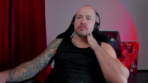 Snapshot of why_you_so_serious chatting on 11-27-25, 06:10 VI online show from 11-27-25, 06:10