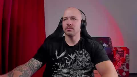 Snapshot of why_you_so_serious chatting on 11-30-25, 04:55 VI online show from 11-30-25, 04:55